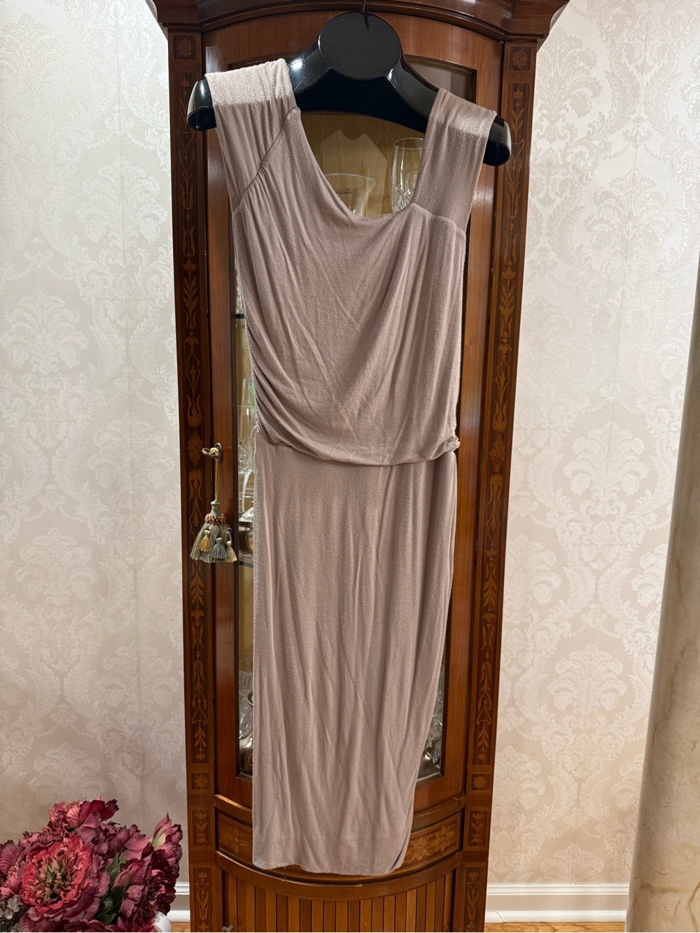 Bebe draped ruched cocktail 🍸 dress taupe sleeveless bodycon midi to knee